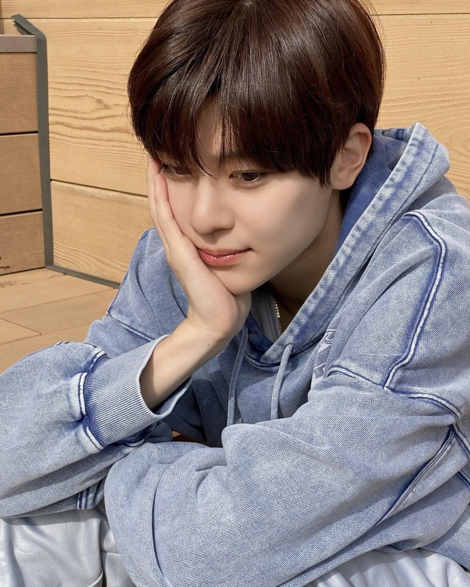 zyuejo's tweet photo. 시옩님 이제 얼굴살 쫙 빠진 남자가 되어서 
뉴팀시절 볼살송아지 얼굴�� 보려면 붓기 max 상태에서만 그 얼굴이 오로지 보인다는게 너무..너무나…. https://t.co/im5ZIUZdl1