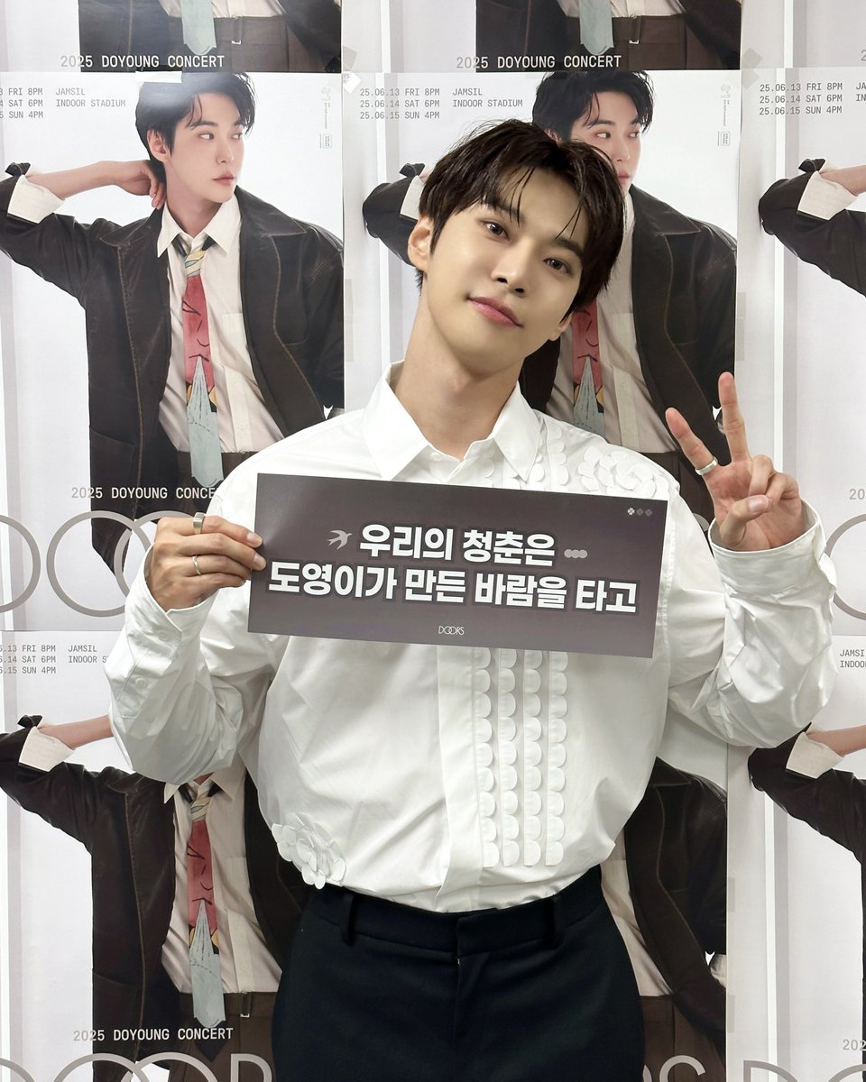 NCTsmtown's tweet photo. 해낼 수 있을까 걱정했던 콘서트 1일차 정말정말 고마워요. 나 진짜루 시즈니 응원 때문에 했다!!!!
낼도 낼모레도 열심히 노래할게요!!

#DOYOUNG #도영 #도어스
#Doors #DOYOUNG_Doors 
#NCT #NCT127 https://t.co/9mtZXP839Q