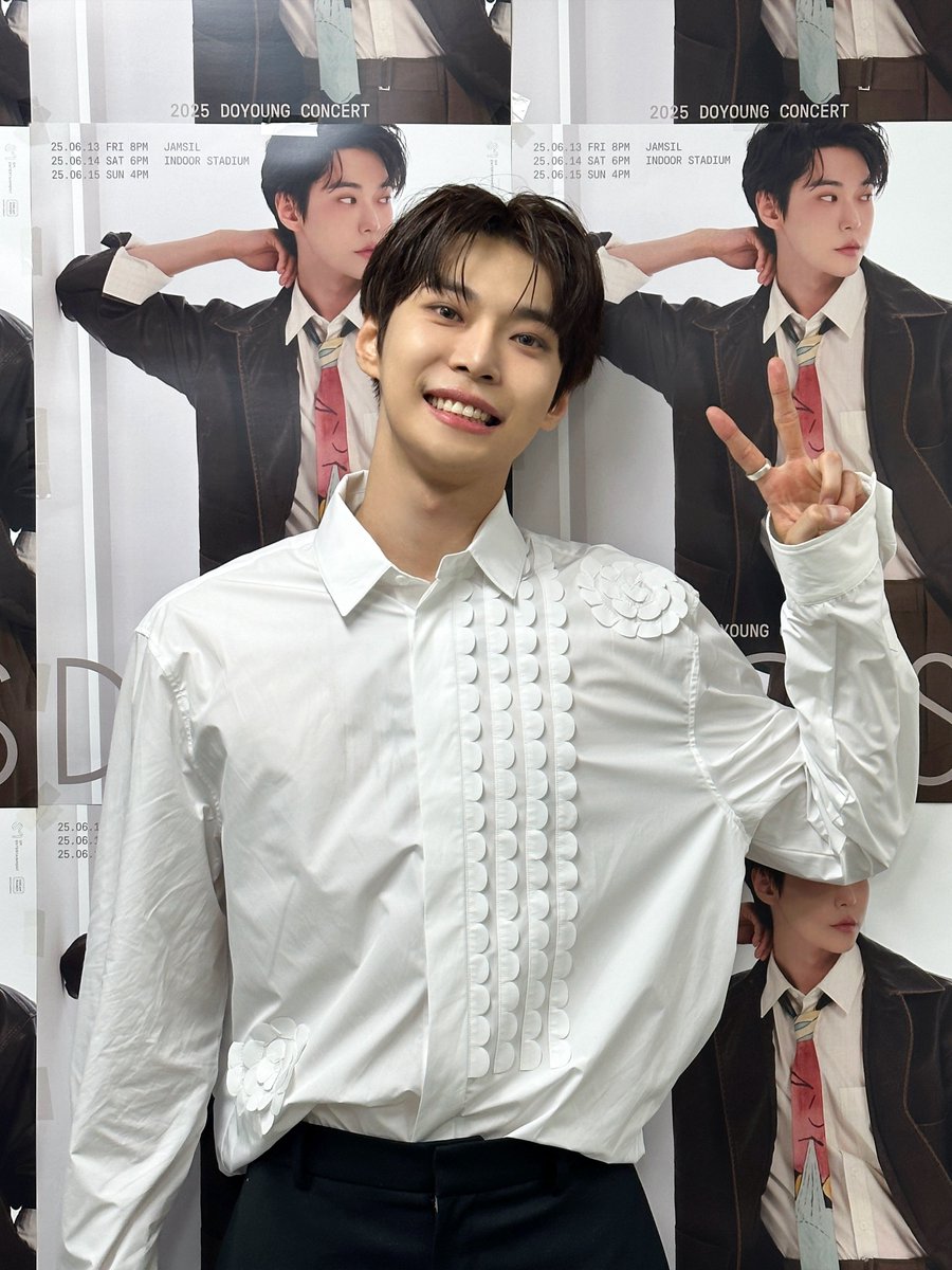 해낼 수 있을까 걱정했던 콘서트 1일차 정말정말 고마워요. 나 진짜루 시즈니 응원 때문에 했다!!!!
낼도 낼모레도 열심히 노래할게요!!

#DOYOUNG #도영 #도어스
#Doors #DOYOUNG_Doors 
#NCT #NCT127