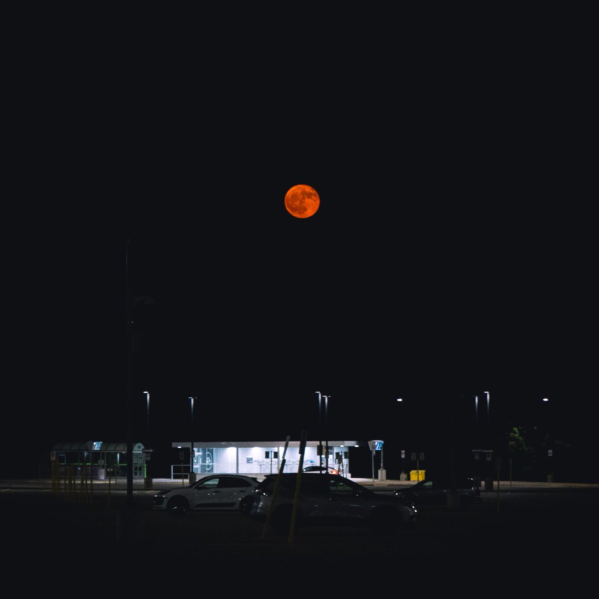 yerishoots's tweet photo. Beauty of the Strawberry Moon...

#StrawberryMoon #FullMoon #aesthetic #nightphotography #visualpoetry https://t.co/DRpePythJW