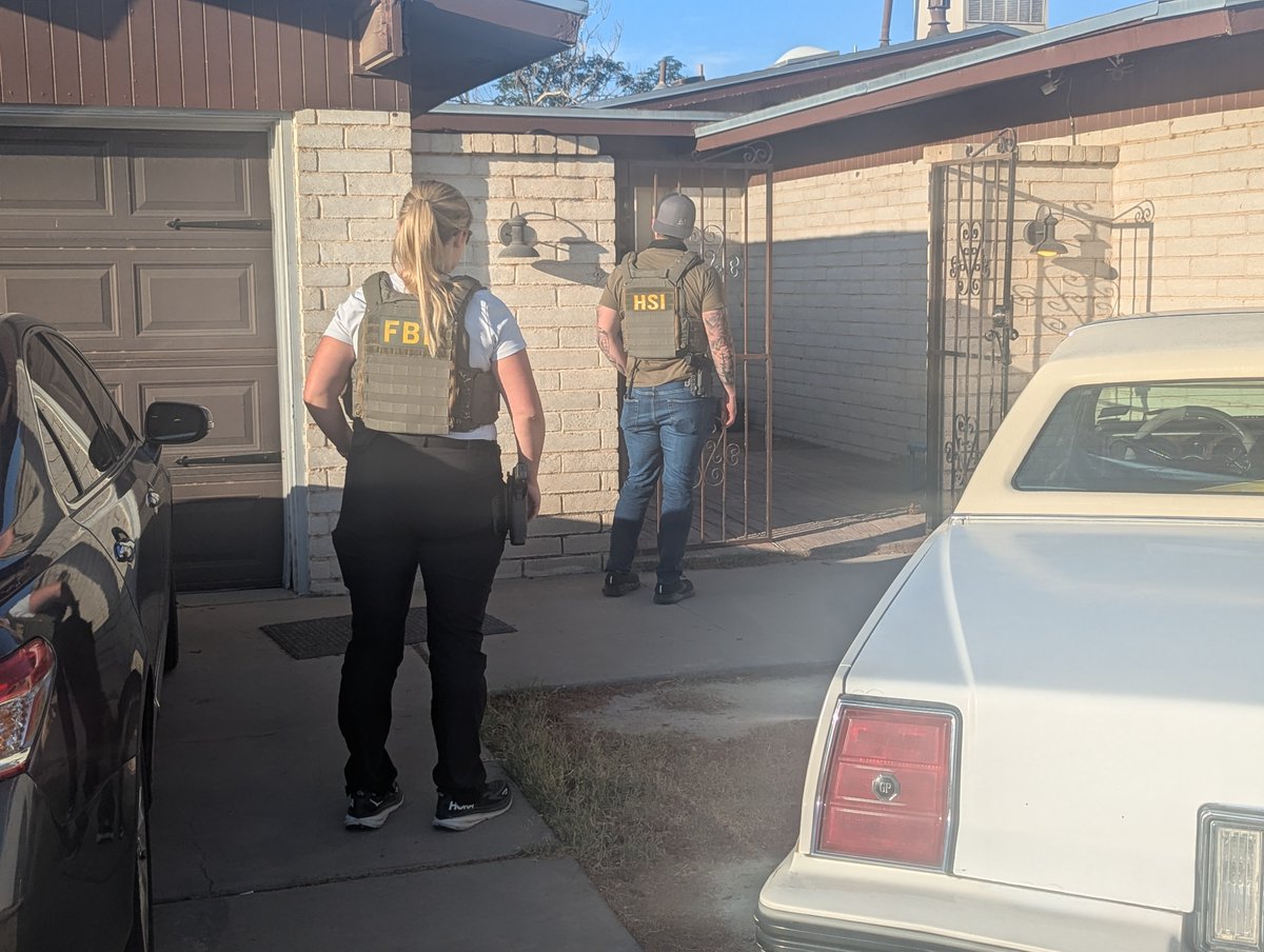 miFBIElPaso (@mifbielpaso) on Twitter photo #FBIElPaso continúa trabajando junto a <a href="/ICEgov/">U.S. Immigration and Customs Enforcement</a> en iniciativas de aplicación de la ley de inmigración. Con un apoyo en tácticas como en tecnología, están atacando y eliminando eficientemente a los delincuentes violentos para garantizar la seguridad de nuestras comunidades. #FBIElPaso continúa trabajando junto a <a href="/ICEgov/">U.S. Immigration and Customs Enforcement</a> en iniciativas de aplicación de la ley de inmigración. Con un apoyo en tácticas como en tecnología, están atacando y eliminando eficientemente a los delincuentes violentos para garantizar la seguridad de nuestras comunidades.