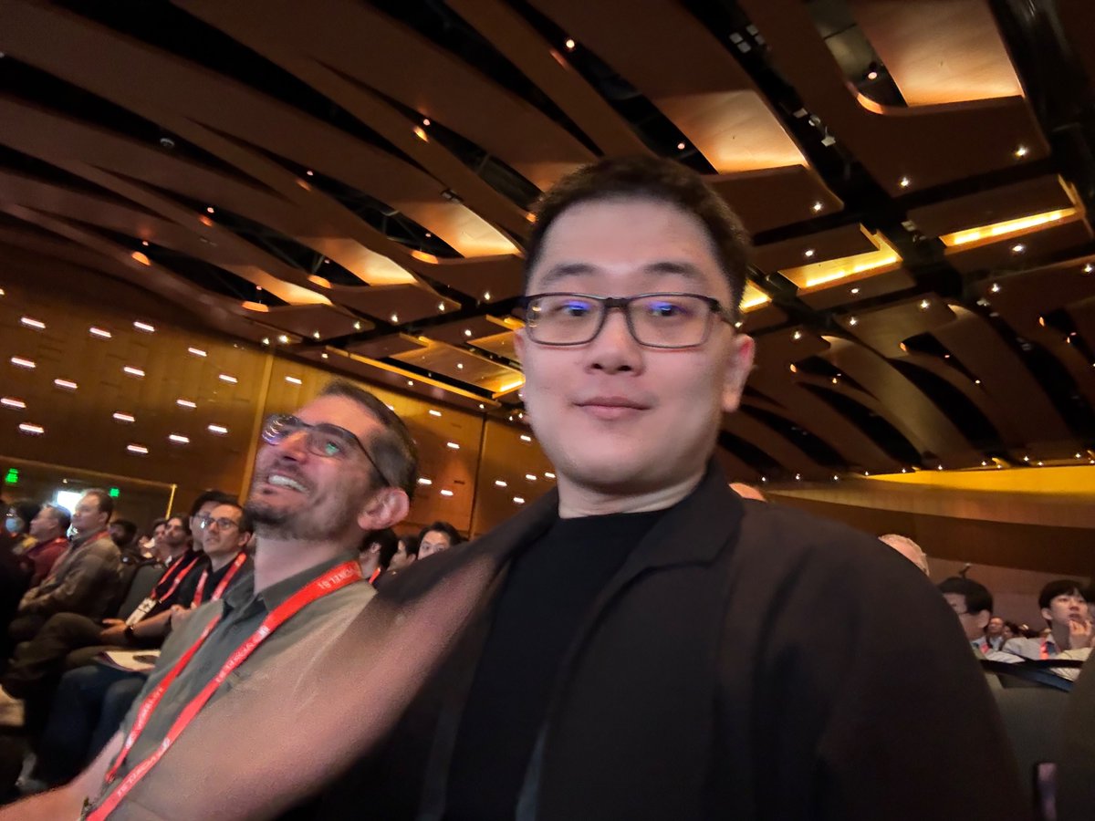 Congratulations <a href="/jianyuan_wang/">Jianyuan</a> and the VGGT team for winning the #CVPR2025 best paper award - fantastic work!