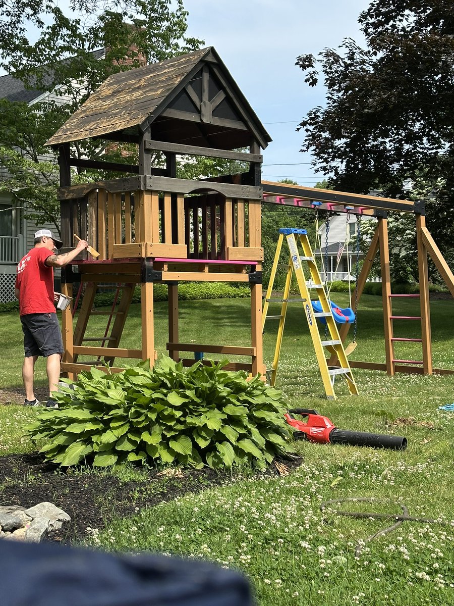 collmecastaneda's tweet image. Laylyn is going to have the highest standards. She wanted  pink swing set, and Joey started painting it with stain and we had. Now it’s getting pink accents plus pink swings/ accessories 🥲