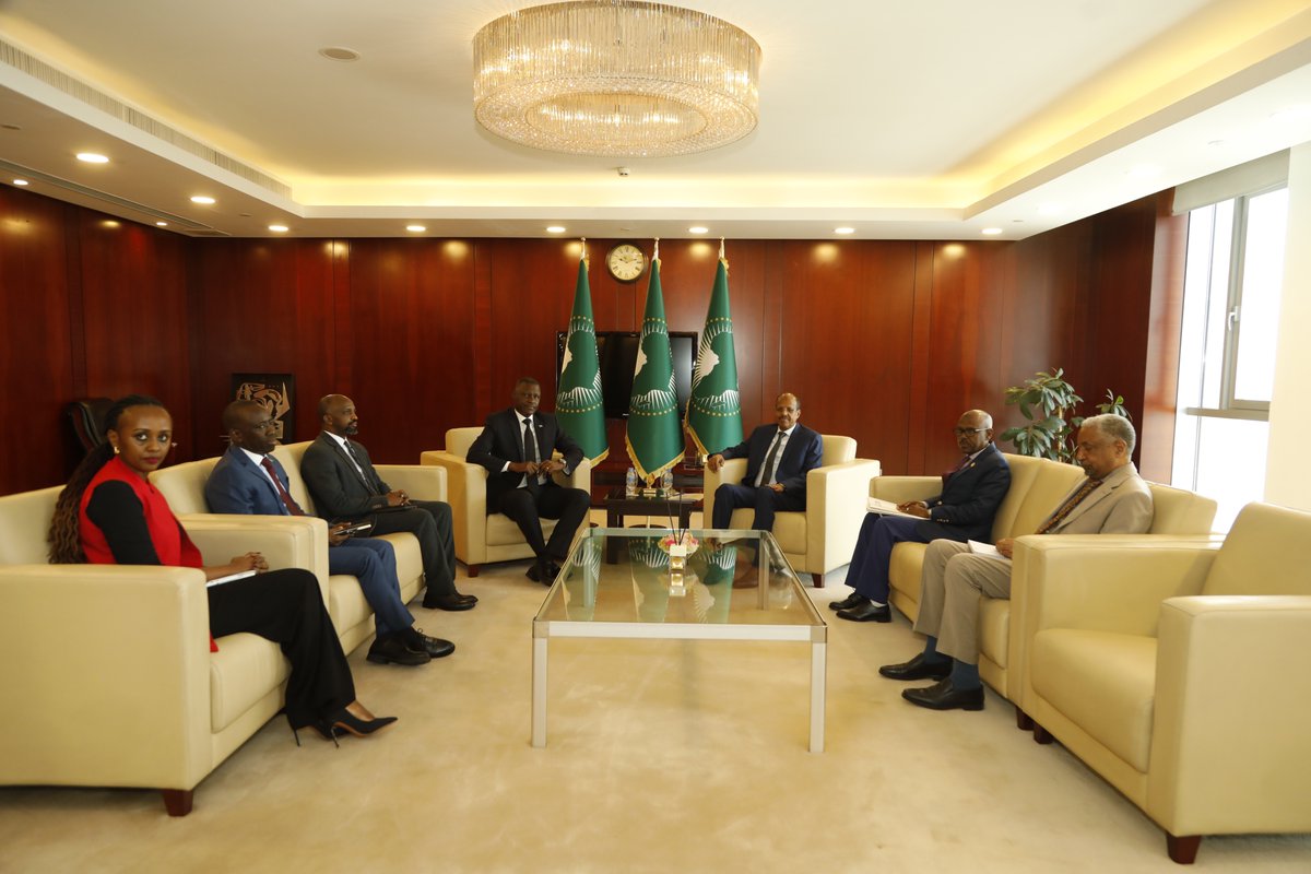 Rwanda Embassy Addis 🇷🇼 (@rwandainaddis) on Twitter photo Today Amb. Charles Karamba paid a courtesy call to H.E. <a href="/ymahmoudali/">Mahmoud Ali youssouf</a> , <a href="/_AfricanUnion/">African Union</a> Chairperson, and exchanged views on AU role and engagement in regional peace and security.
Ambassador reiterated Rwanda’s commitment to the AU programs at the same time reaffirmed Rwanda’s Today Amb. Charles Karamba paid a courtesy call to H.E. <a href="/ymahmoudali/">Mahmoud Ali youssouf</a> , <a href="/_AfricanUnion/">African Union</a> Chairperson, and exchanged views on AU role and engagement in regional peace and security.
Ambassador reiterated Rwanda’s commitment to the AU programs at the same time reaffirmed Rwanda’s