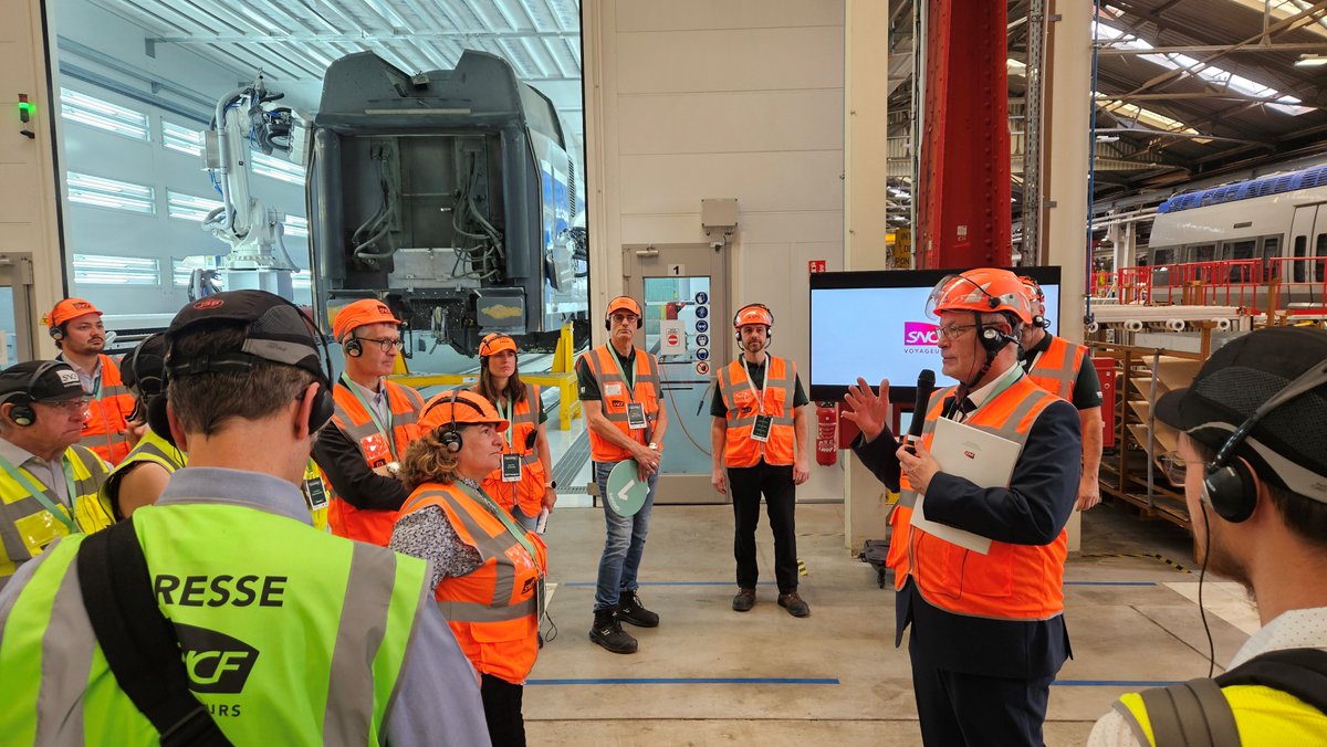 Steph_Dommange's tweet image. 🏗️ Métamorphose du Technicentre Industriel de #Bischheim en #GrandEst !
Ce vendredi, @XavierOuin, Directeur Industriel de SNCF Voyageurs et du Matériel, et Alain Praxmarer, Directeur du Technicentre, ont présenté avec la participation de @CFanichet, PDG @SNCFVoyageurs (en…