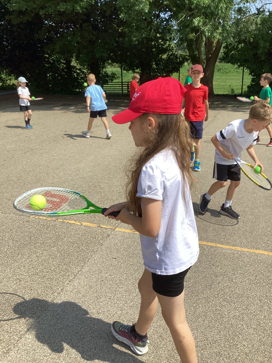 Year 3 have been working on their ball control in PE today. We then practiced hitting to a partner and we even got a rally going to! 🥎
