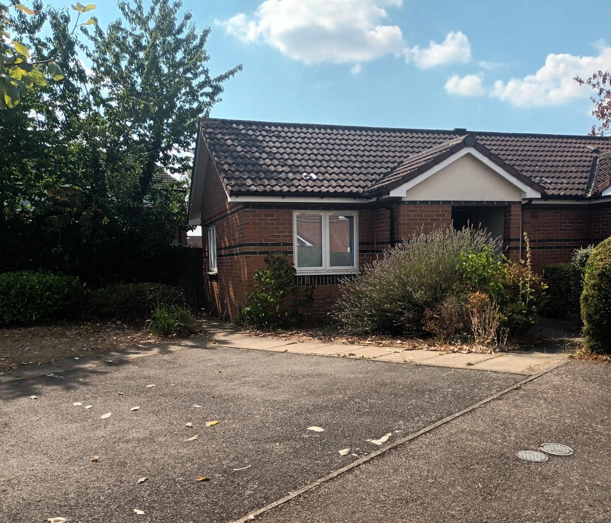 #Bungalow Friday is back!! The tenants of this #Bedfordshire home are on the hunt for a swap

🏡 2 Bedroom Bungalow
📍  #Flitwick, Bedford
🔑 Grand Union Housing Group
✅ No age restrictions
🚗 Private double driveway

Click below to find out more!
👉  houseexchange.org.uk/property-searc… 👈