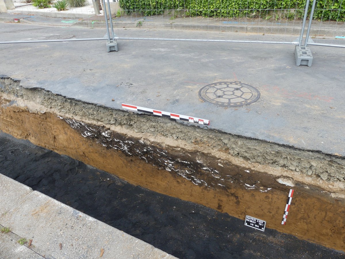 Un suivi de travaux, réalisé au préalable de l’extension d’un réseau de chaleur urbain, est actuellement mené à Bayeux sous la direction de Marc-Antoine Thierry. Cette opération a d’ores et déjà permis de mettre au jour des vestiges datés des périodes antique et contemporaine.