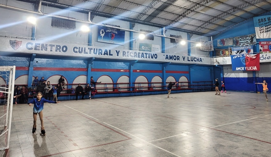avellaneda_hoy's tweet photo. #ENTREVISTA | Amor y Lucha: 94 años de historia y compromiso en #Gerli
🔵🔴Juan Carlos #Gambuzza, presidente del Centro Cultural y Recreativo Amor y Lucha, repasó los momentos más significativos de la institución.
📎+Info: https://t.co/10xguCb9n6
✒️@PedemonteDylan https://t.co/iuLMuTitSf