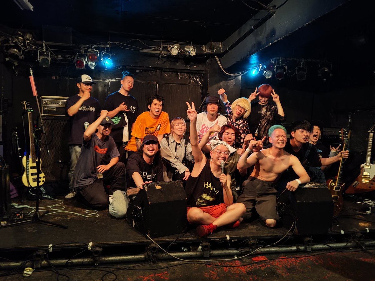 hypkt's tweet photo. #HapibaChikaVol42 #心斎橋新神楽
@buddy_tanden #AMANOJAKU #wavehaze #HYPERDISORDER #POWERBOY
全バンド様々なパンクを魅せてくれた!全部ブチあがった!根っからの音楽好きの集まり♪
@toichikamichi さん、こんなイベントもっとやってよ!BUDDY TANDENも勿論ライブしてさ!待ってるよ♪ https://t.co/jjnEeku484