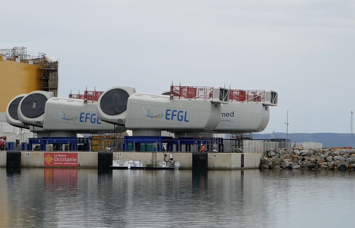 🌬️🌊⚡️#energie : Les premières éoliennes flottantes d’#Occitanie prennent forme à Port-la-Nouvelle dans l'#Aude. Un projet pilote qui prévoit l’implantation de trois éoliennes en mer et qui permettra d’alimenter en électricité 50 000 personnes soit la population d’une ville de la