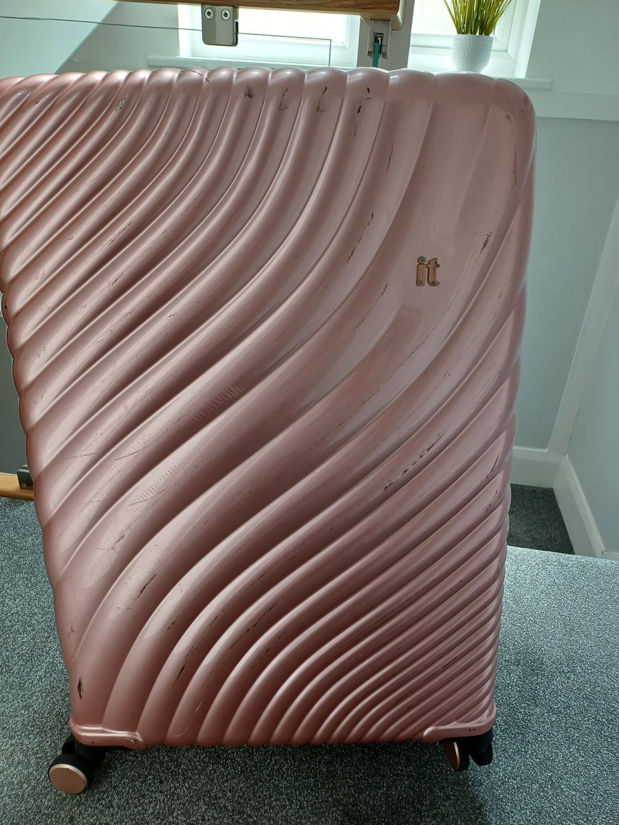 johnvicars's tweet photo. @itluggage can you help and send out a replacement wheel which has fallen off our suitcase 1 year old. Rose Gold. Customer service email keeps bouncing back. https://t.co/x2potHvMYd