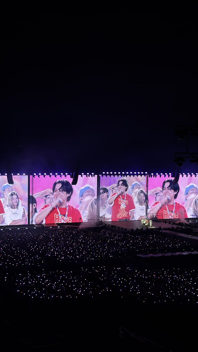 didi ♱ 🍒⭐️ vio a BTS y Hobi tweet media