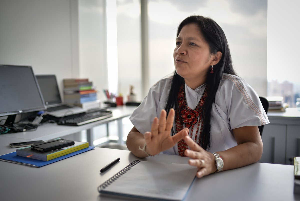 agendapropiaap's tweet image. 🧶| Mujeres indígenas en Bogotá 🇨🇴, guardianas de la tradición y el cambio, como Yasmín Salas (Nasa) y Belkis Florentina (Arhuaca) resisten el olvido cultural, tejiendo con hilo y palabra la memoria de sus pueblos.
📲Revive la serie #BogotáIndígena.
agendapropia.co/articles/guard…