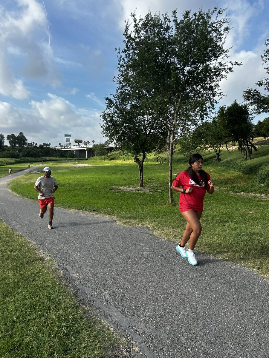 HTrackxc's tweet image. Week 3 in the books!!   Hills pay the bills!!  #CSND