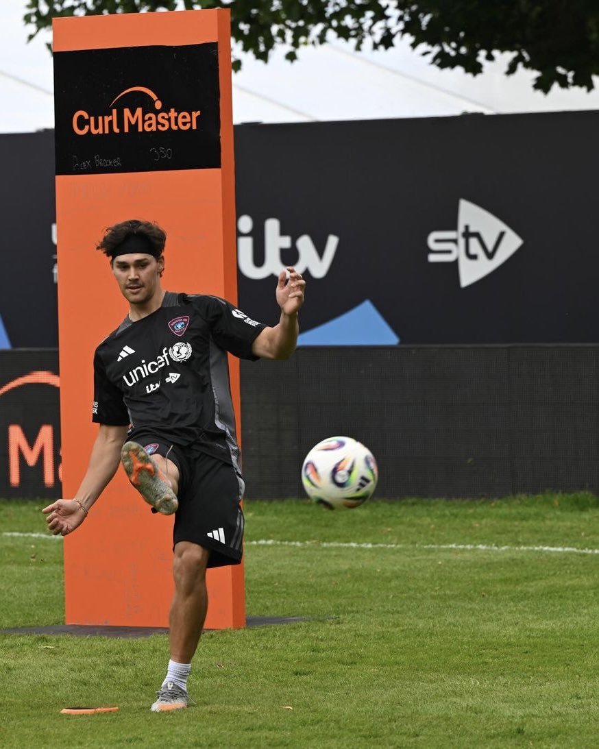 curlmasterfooty's tweet photo. The Curl Masters😎
#MasterTheCurl
#Football #Soccer #FootballTraining #FootballSkills #SoccerDrills #Skills #Tekkers
#SkillTraining #TopBins #SetPiece #PenaltyPractice #TrainLikeAPro #SportsTech https://t.co/GoHFgJaJ8Z