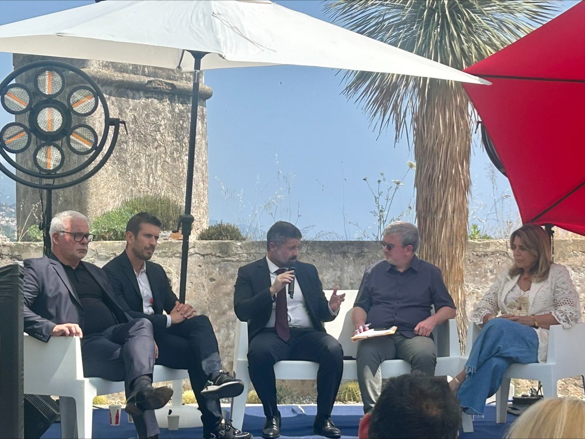 📰Ce vendredi 13 juin, Pierre Muracciole, Président du Directoire d’Air Corsica, est intervenu à la première édition des Regards sur l’économie de la Corse.

✈ 🔗 pour en savoir plus : ow.ly/CFyw50W92VI

📄 Lire également l'article de Corse-Matin 👉 ow.ly/Phcg50W92VJ