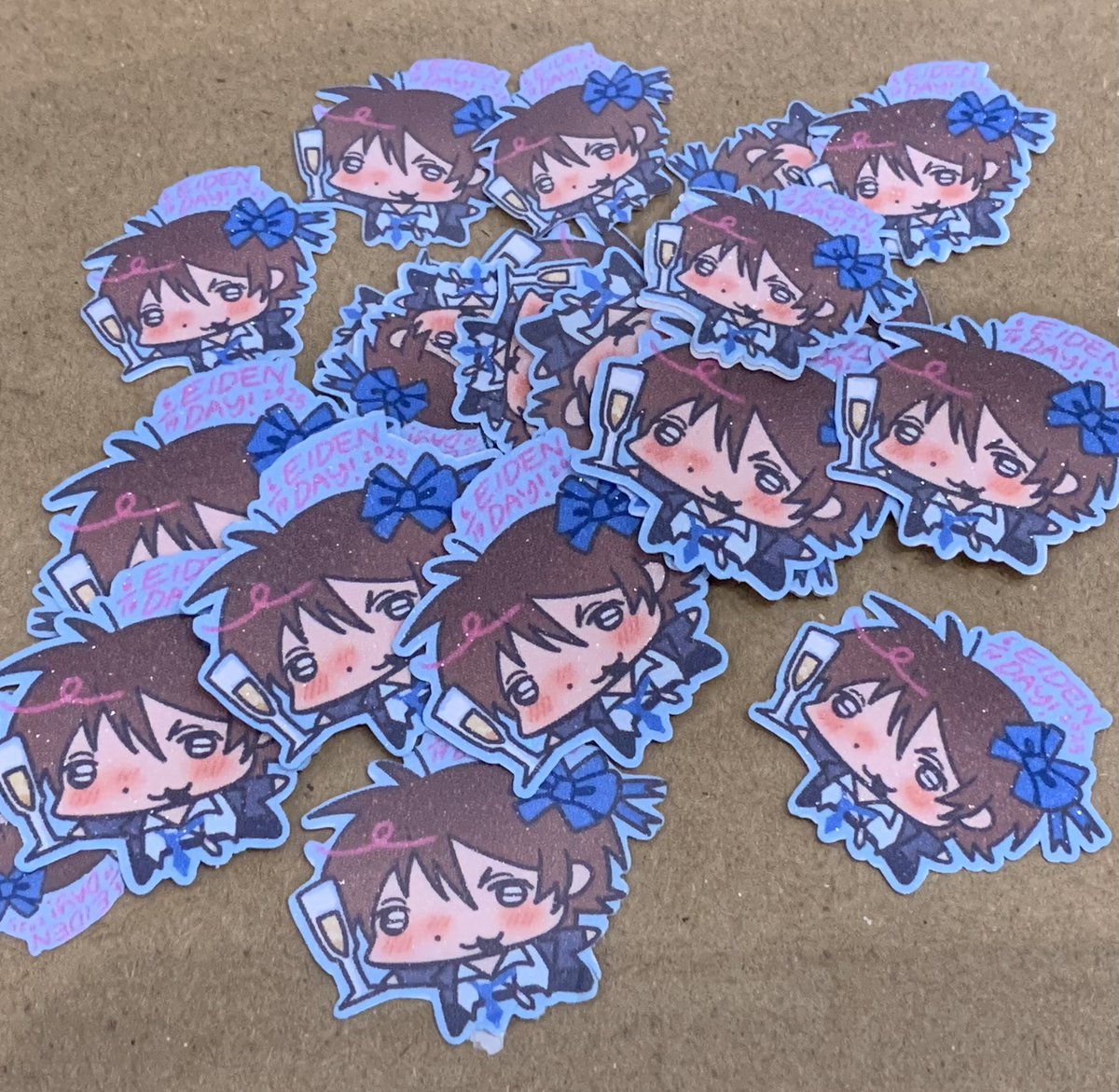 btw i still have some inhun, robins, and txt sheets plus felt photocard holders … and for komiket nukani buyers i have freebies for eiden bday!!!!