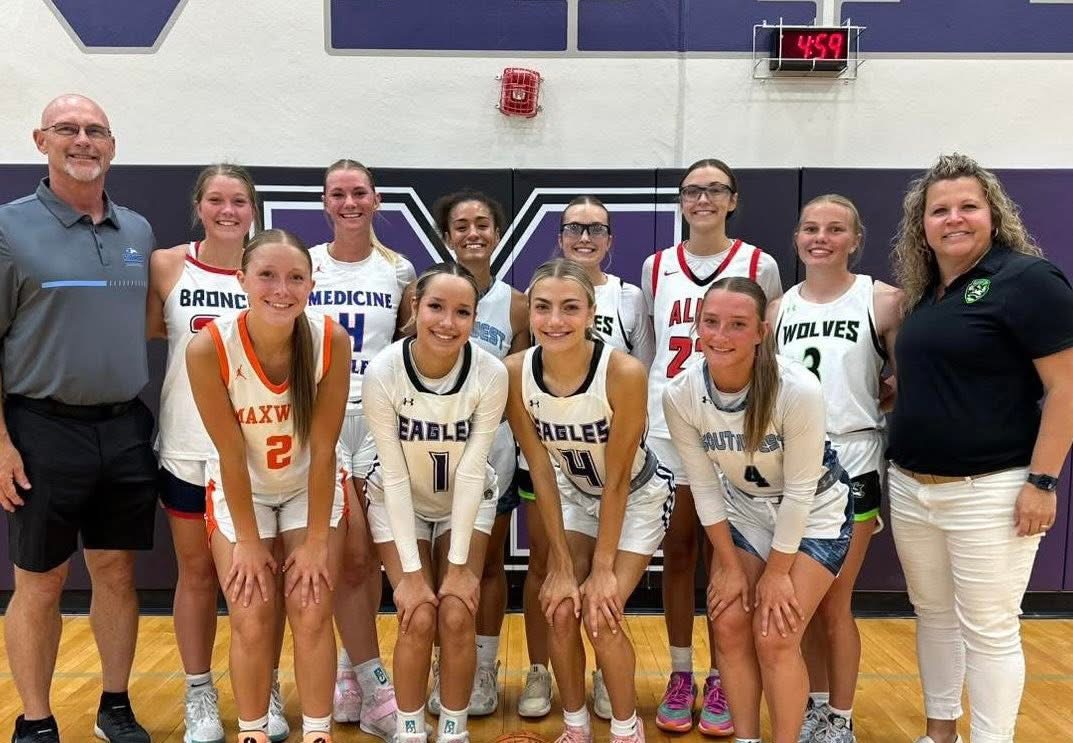 Anastasia and Allison help the RPAC win in Minden for Coach Lovin ! Way to roll riders!