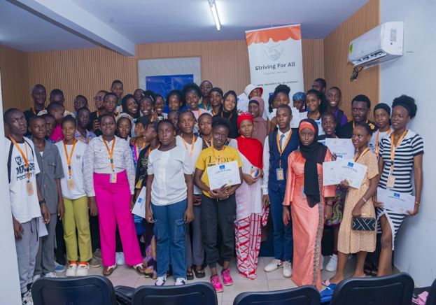 Striving For All célèbre l’essor des jeunes talents dans la technologie et le leadership au sein de son Thrive Center à Douala - Journalducameroun.com