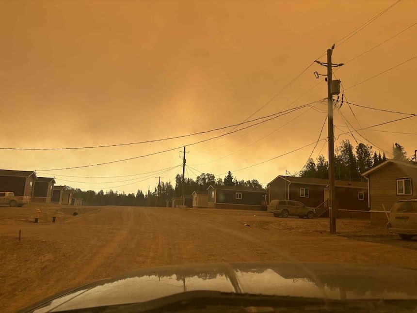 As northern Canada burns, southern Canada makes climate change worse by rushing through Bill 5 in Ontario and its big brother in Ottawa Bill C-5 - both will allow no regulations, special economic zones. Both bills crafted without First Nations input. 1 theglobeandmail.com/opinion/articl…