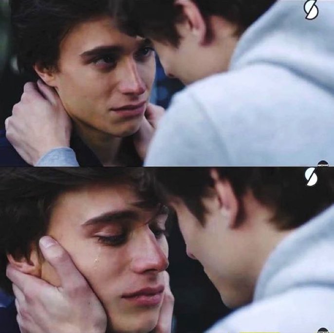 "هناك أيام أفتقدكِ فيها و أحتاجكِ بجواري
و أيام أخرى أتقبل فيها هذا الواقع المر و أتذكركِ فقط
اليوم هو أحد تلك الأيام التي يحدث فيها كلا الأمرين."