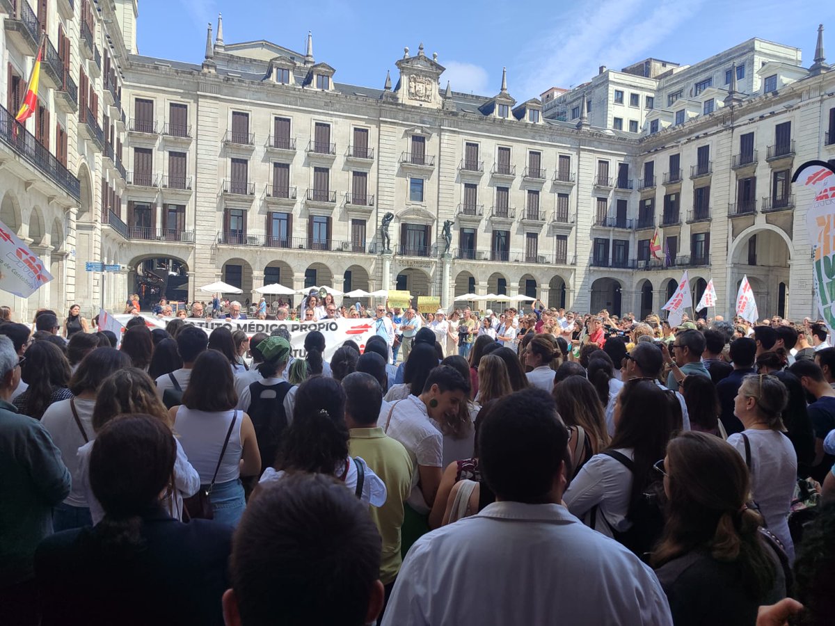 CESM (@cesm_sindicatos) on Twitter photo 📸Importante respuesta de los compañeros del <a href="/MedicoCantabria/">Sindicato Medico CANTABRIA</a> que se ha concentrado en #Santander en esta #HuelgaMédica13J para decir #NoAlBorradorEstatutoMarco #NoticiasCESM #SindicatoMédico 📸Importante respuesta de los compañeros del <a href="/MedicoCantabria/">Sindicato Medico CANTABRIA</a> que se ha concentrado en #Santander en esta #HuelgaMédica13J para decir #NoAlBorradorEstatutoMarco #NoticiasCESM #SindicatoMédico