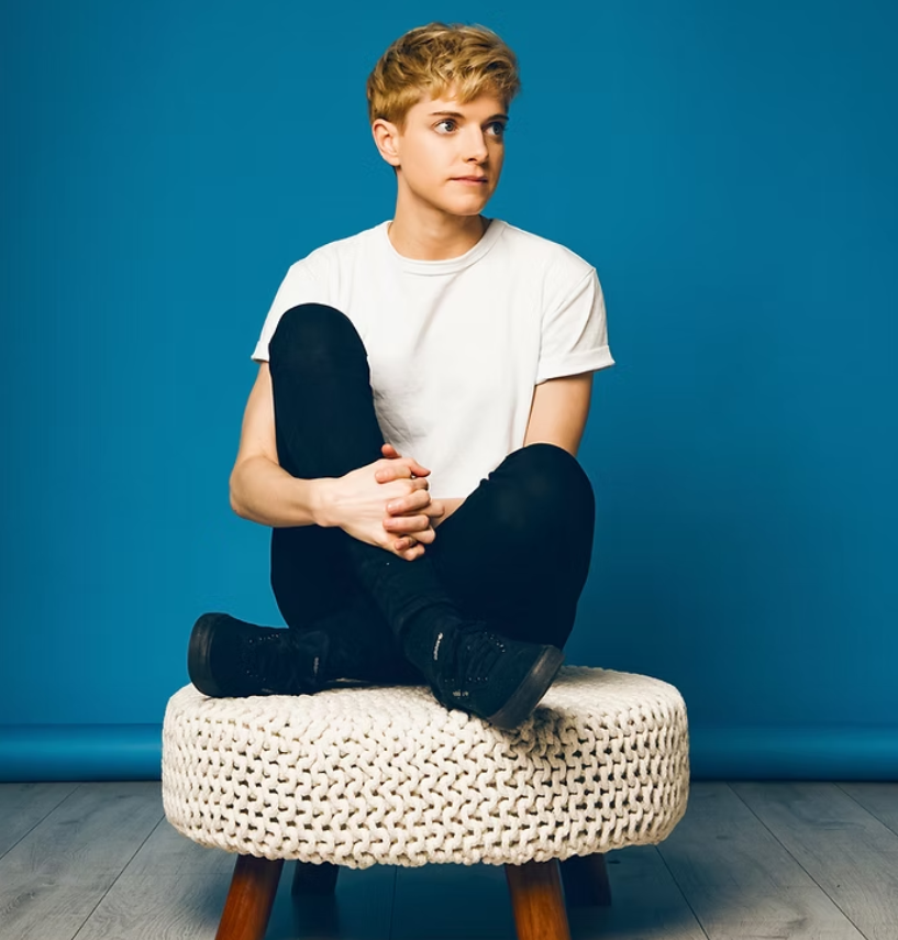 SiriusXMComedyClub (@sxmcomedyclub) on Twitter photo 🏳️🌈 We’re celebrating Pride Month at #SXMComedyClub with this week’s headliner: the fantastic <a href="/TheMaeMartin/">Mae Martin</a> —creator of the hit series Feel Good! 🎤✨
Catch Mae at the top of every hour today & Saturday!
Who should headline next? Let us know!
#comedy #standup #canada 🏳️🌈 We’re celebrating Pride Month at #SXMComedyClub with this week’s headliner: the fantastic <a href="/TheMaeMartin/">Mae Martin</a> —creator of the hit series Feel Good! 🎤✨
Catch Mae at the top of every hour today & Saturday!
Who should headline next? Let us know!
#comedy #standup #canada