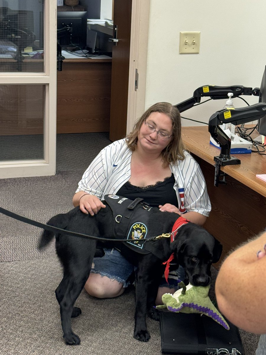 bps_transport's tweet photo. We want to thank Tater, @OfcHobbs and the @BellevuePolice Dept. for stopping by our office today. We learned about Taterโs training, his job in the community and how him and Officer Hobbs work together with @BellevueSchools to support the students and staff. #MuttswithaMission https://t.co/pkVnYNKRpF
