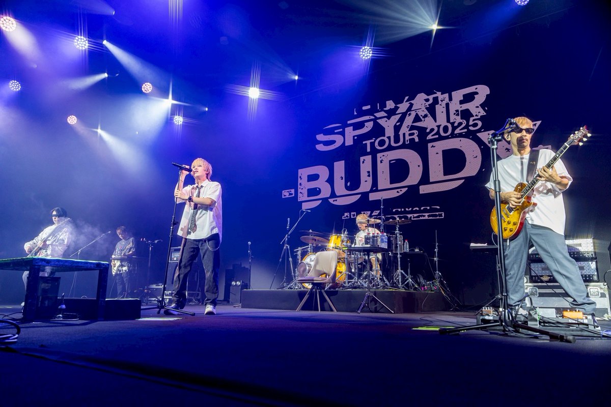 RAKUZINE's tweet photo. ✨LIVE REPORT✨
SPYAIR 粉絲擠爆20週年台北演唱會，共同激情搖滾吶喊、熾烈燃燒靈魂

記事全文  https://t.co/bMPmQJ8cMP

@SPYAIRSTAFF @_SPYAIR_YOSUKE_ @MOMIKENSPYAIR @UZSPYAIR @KENTASPYAIR #SPYAIR https://t.co/tLxNaD4Qsb