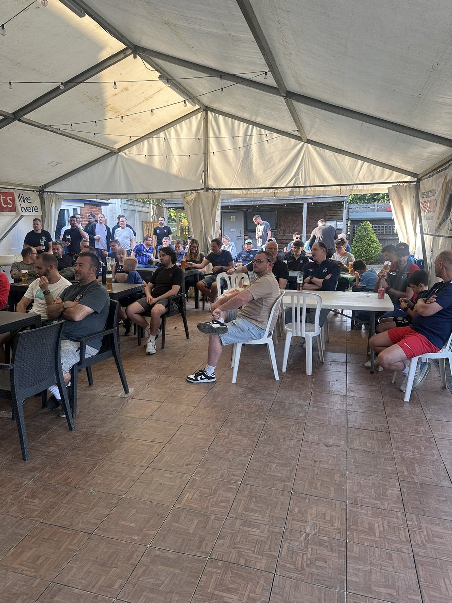 DawnAstle9's tweet image. After the excitement of my investiture it was straight back to work when I visited @AshbyIvanhoe_FC yesterday evening to talk about #concussion, #CTE, the #FIELDSTUDY , the current heading guidance for children and the return to play protocols in the grass roots game.
It was…