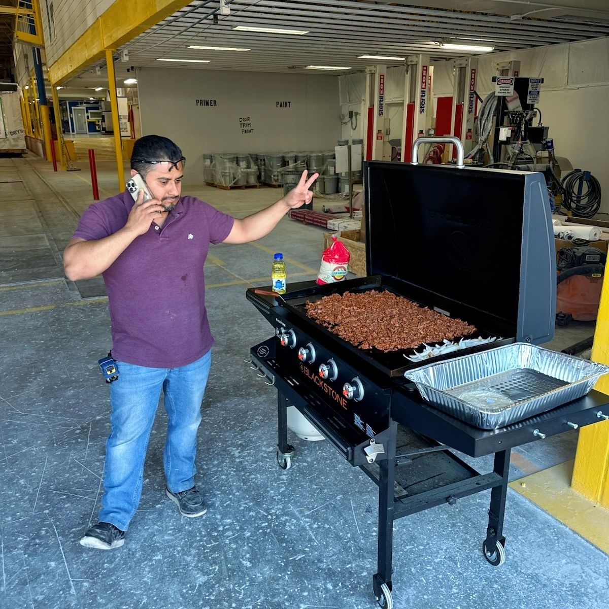 GuerdonModular's tweet image. Teamwork in action! Working some overtime on the Compton College project, Cesar fired up the Blackstone and treated the crew to street tacos. Big thanks to everyone—including our partners from Barnard and DSA—for rolling up their sleeves and making this a true team effort.