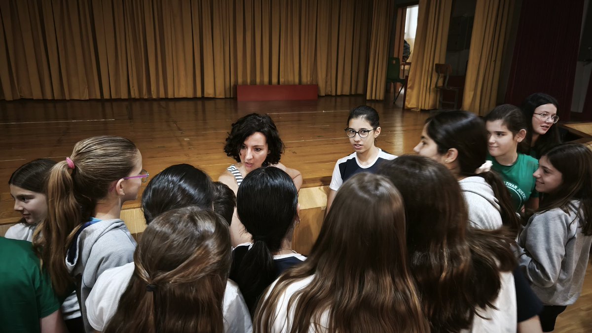 Hoy nos ha visitado la exgimnasta rítmica española, exentrenadora del conjunto de la selección nacional de gimnasia rítmica de España y actual entrenadora de la selección de Francia: Sara Bayón, coincidiendo con nuestra compañera campeona de rítmica Olaya. #MaristasCuentaConmigo