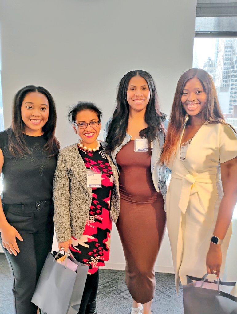 kar_n_twitts's tweet image. Day 2 in NYC: Our .@VcUnleashed panel &quot;Breaking In &amp;amp; Leveling Up&quot; was 🔥! I&apos;m excited to listen in to the rest of the speakers today &amp;amp; to meet awesome people. Thanks for having me and thanks to my friend Aymbre Paige for being my photographer/videographer extraordinaire! 👩🏽‍🎤⛰️🎉