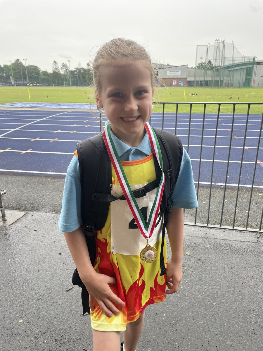 Ysgol Ffwrnes (@ysgolffwrnes) on Twitter photo Diwrnod llwyddiannus i’r tîm athletau heddiw gyda dwy o’r tîm yn ennill medalau aur. Diolch i <a href="/Chwaraeon/">Urdd Gorllewin Cymru</a> am drefnu. Diwrnod llwyddiannus i’r tîm athletau heddiw gyda dwy o’r tîm yn ennill medalau aur. Diolch i <a href="/Chwaraeon/">Urdd Gorllewin Cymru</a> am drefnu.