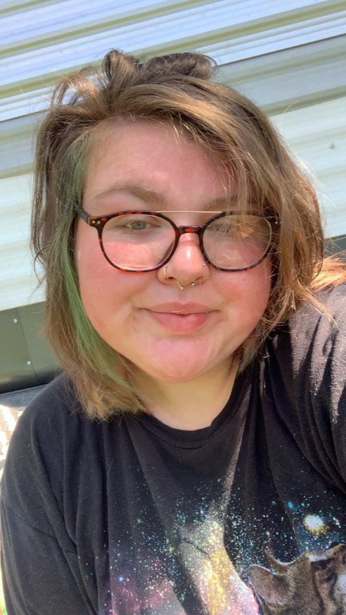 UghMadelyn's tweet photo. Time for another yearly update ~✨

I can only add 4 photos but a lot has happened!

• I moved in with my boyfriend (hopefully we get married soon😤)🥰
• got a chicken, her name is Eggberta 🐔
• started gardening 
• been painting A LOT
• cut my hair OFF
+lots of other things https://t.co/rC66cdeZak