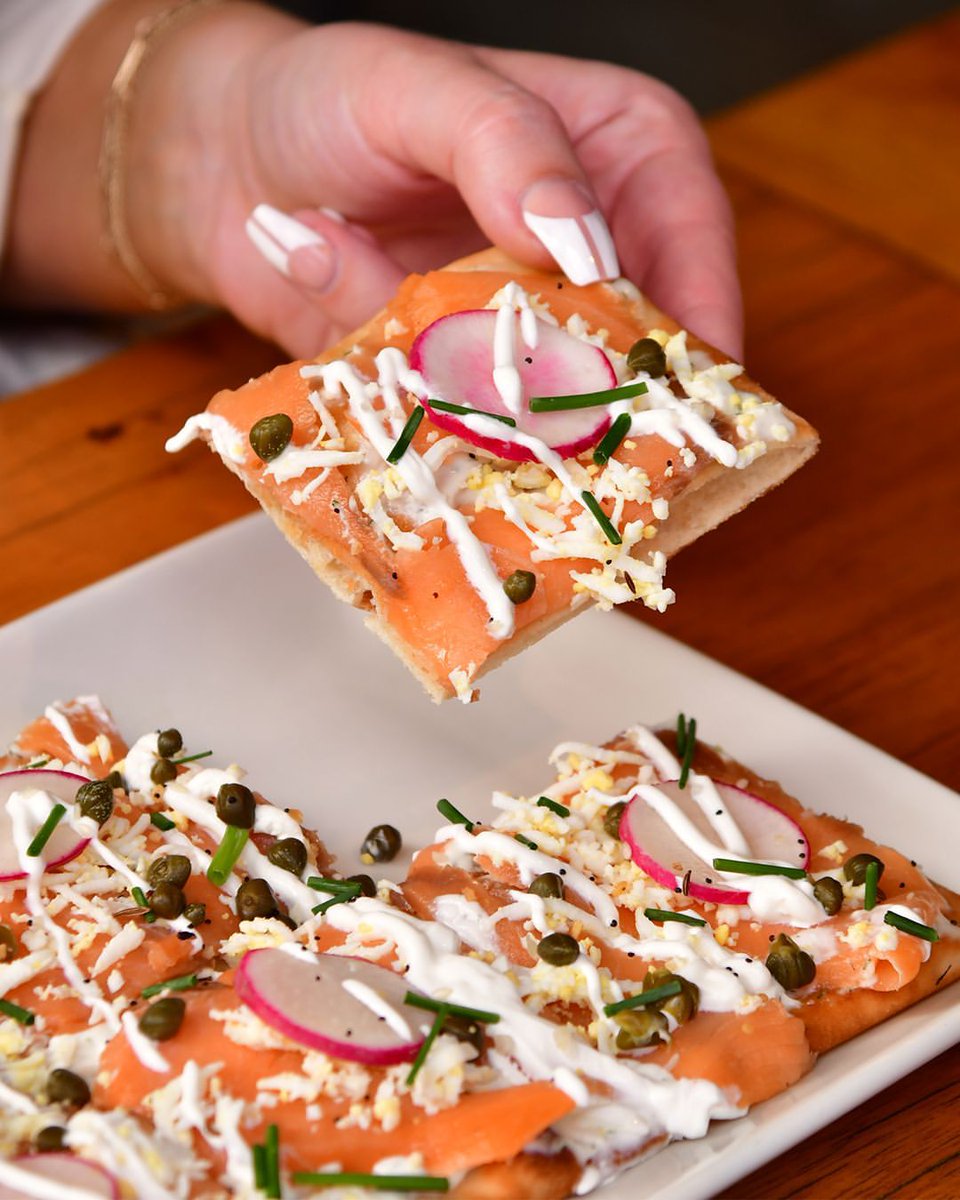 This weekend’s mood: Smoked Salmon Flatbread and zero regrets. See you for brunch at DFG!
