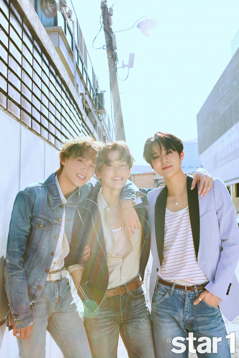 sunmerbear's tweet photo. 개좋은느낌을줌
허벅지에 딱 맞는 청바지 미쳣는대 https://t.co/nCKPjVvAUn