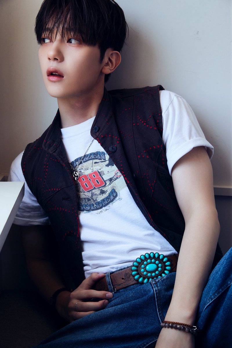 OmegaX_official's tweet photo. OX:N (오엑스엔) 
The 1st EP Album [N]

Concept Photo 1

➯ 2025.06.20 6PM (KST)

#OX_N #오엑스엔 #OMEGA_X #오메가엑스 #N
#YECHAN #예찬 https://t.co/uZDVwhu2c8