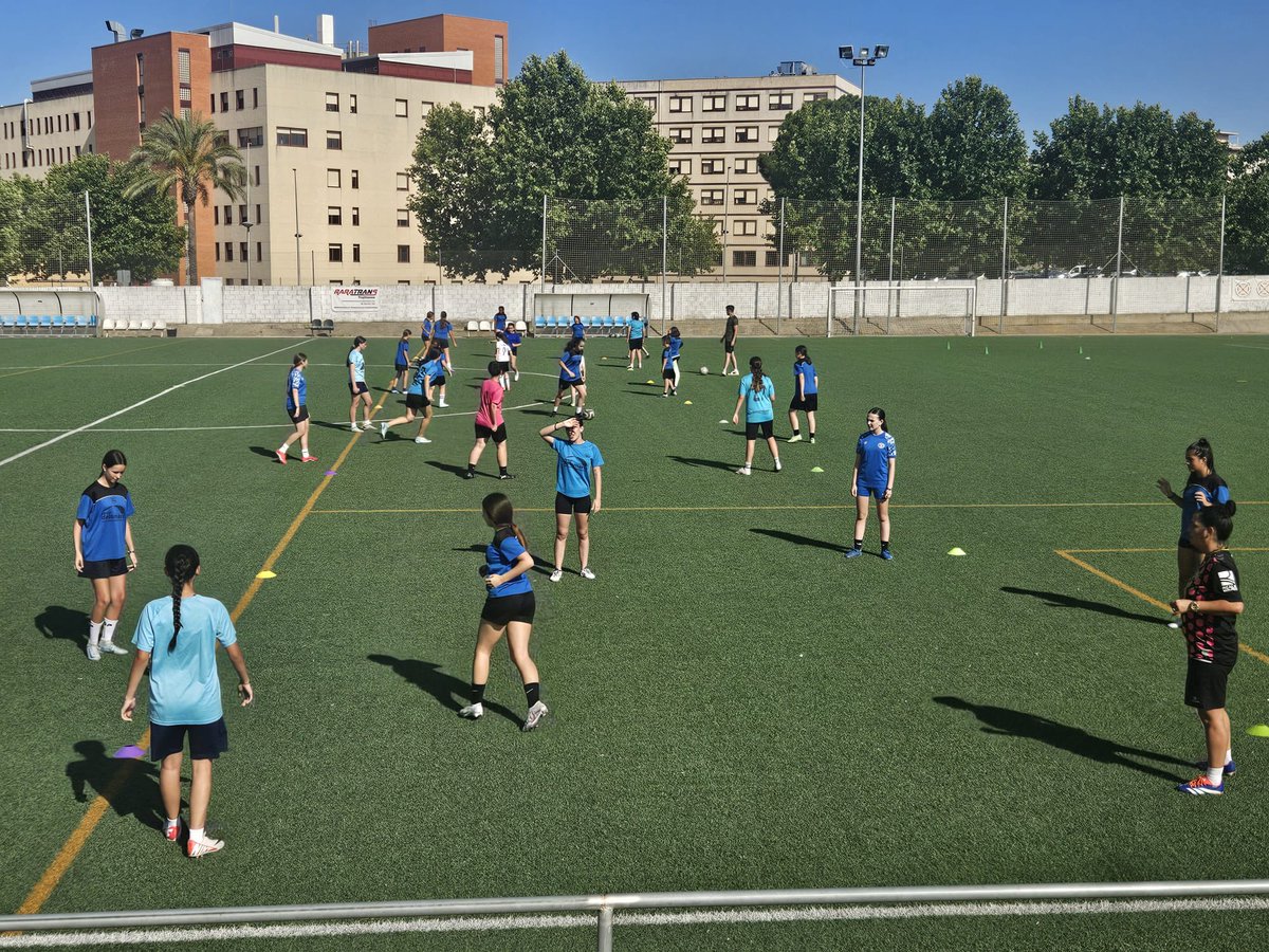 ✌🏽 Finalizamos una semana más de entrenamientos!! 

Una semana más, seguimos con las jornadas de puertas abiertas y como no, súper contentos de seguir viendo caras nuevas 🤗

#YoMeUno #MFA 🔵🟡