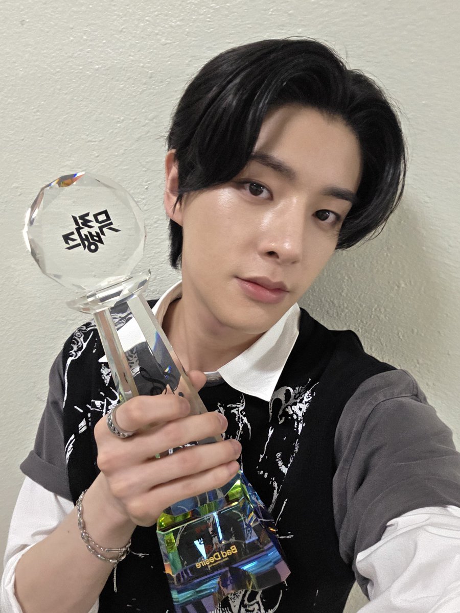 enhypenweverse's tweet photo. [ #제이크’s Post ] 250614

#JAKE: ENGENEs thank you!!!!!!❤️

@ENHYPEN_members @ENHYPEN #ENHYPEN #엔하이픈 https://t.co/emMGWgDDXW