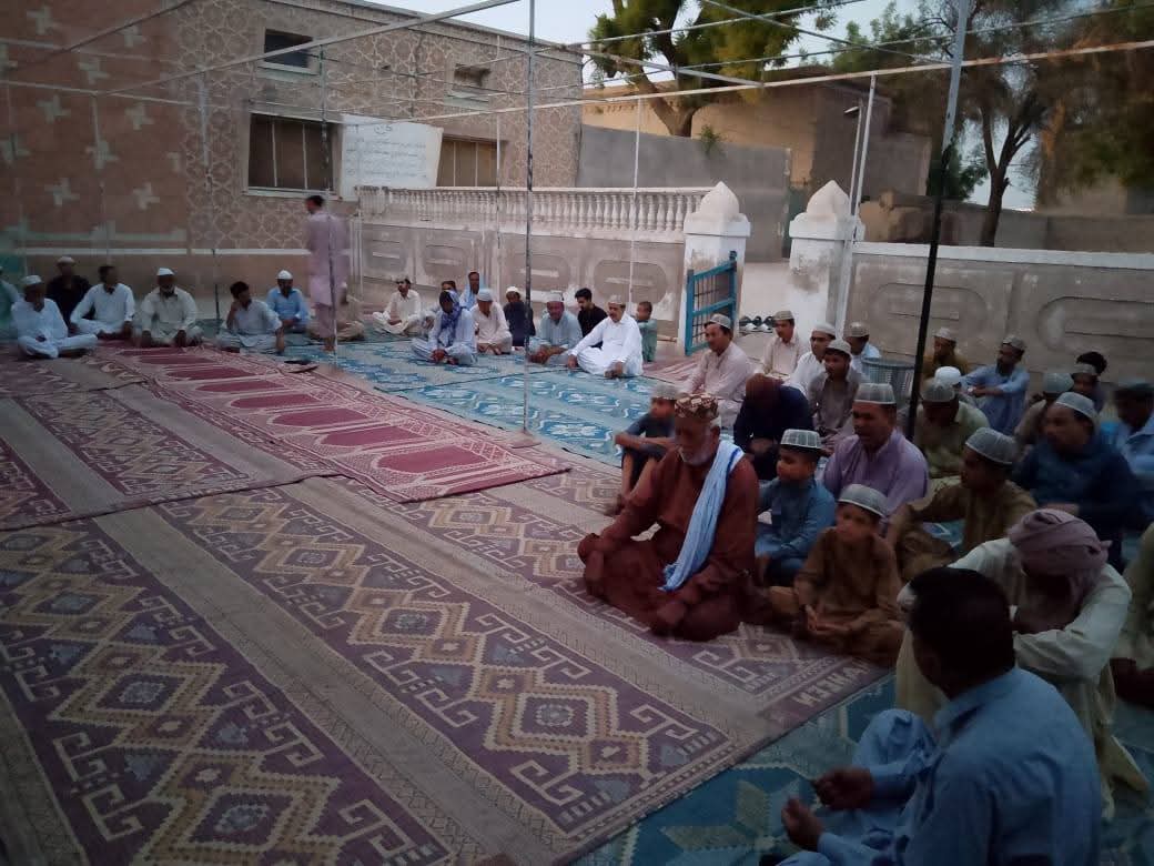 CellNishat's tweet photo. آذان پيرزادو: (پريس سيڪريٽري)
شهيد بينظير آباد: ناجيه شاگرد تنظيم "نشات" جماعت لواري شريف ضلع شهيد بينظير آباد يونٽ قاضي احمد جي طرفان درگاھ عاليه لواري شريف ڇهين سجادہ نشین حضرت امام العارفین پیر حاجی احمد زمان قدس سرہ جن جي 149 هين سالگره مبارڪ ھر سال جيان ھن سال به  نهايت ئي عقيدت و احترام سان ملهائي وئي، هن سالگره مبارڪ جو ڪيڪ نشات تنظيم جماعت لواري شريف ريجن شھيد بينظير آباد جي صدر سائين علي بخش قريشي، سائين پير ظاهر شاھ، سائين پير شير محمد، چاچا عبدالستار لاشاري ڪاٽيو پروگرام ۾ يونٽ قاضي احمد جي ممبرن ۽ جماعت وارن ڀرپور شرڪت ڪئي.
