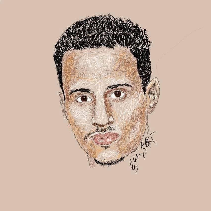 O_alamudi's tweet photo. كتب الشاعر شكري الحسني عن نصّي كما لم أره من قبل:

وإذا تحدثنا عن تأثير الشهرة المبكرة أو المفاجئة على الأديب سلبًا، فإننا سنستثني من ذلك الكاتب عمر محمد العمودي .
وأما بيان سبب التأثير السلبي للشهرة المبكرة أو المفاجئة للشاب المبدع فلأن أصل الإبداع شك مضطرب لدى المبدع، فيضل في حالة زهو بالنص وعدم رضا به في نفس الوقت، الزهو يكسبه المواصلة، وعدم الرضا/الشك يكسبه التنقيح والتطوير ، والفكرة الجديدة أو الأسلوب المتطور ما هو إلا نتيجة لمجموعة شكوك واقتراحات وتجارب ماتت في جوف صاحبها قبل أن يقولها، أماتها الشك والتنقيح ، وحينما تدخل الشهرة على الشخص فوق حجم مرحلته فإنها تقتل هذا الاضطراب، وتولد لدى هذا المبدع شيئا من الثقة في داخله، وهذه الثقة تجعله ينجو بنفسه من أزمة الشك وعدم الرضا ، ويرتاح لشيء من ذلك الرضا المتولد لديه كحالة من السلم والمسالمة، ولا يعلم أنه قتل إبداعه، وهذا يعود ليلجئه إلى التكلف أو إنتاج تجاربه التي كانت في الأصل أنها التجارب الأولية لنص لم يولد، فتحولت بفعل ثقة الشهرة من نص تجربة إلى نص نتيجة. 

عمر العمودي ينجو من هذا الفخ، فهو ما زال حالة من التطور المستمر كل يوم، ومن قراءتي لشخصيته من خلال نصوصه، أظن أن سبب ذلك أن عمر بالفطرة كائن خائف ، خائف جدا، إلا أن خوفه ليس خوفًا عاديًّا، بل خوف فلسفي ، يبتعد عن العالم ويصغي إليه، ولأنه كما لو أنه يبصر كل تفاصيل العالم مرة واحدة؛ يهاب العالم، يقلقه أن يرى نفسه تفصيلًا واحدًا من مجموع هذه التفاصيل الكثيرة، غيابه لا يغير من العالم شيئًا، وكذلك حضوره .
هذا الخوف الفلسفي الذي جعله يخشى أن يلوّح بيده وهو غريق، أن يصيح بعالي صوته ولو للنجدة، أن يقلّب الكلمات في فمه قبل أن ينطقها، أن يتفحص الطريق قبل أن يضع عليه قدمه .... كل هذه التعبيرات تشي بحجم التأمل العميق الذي ولّد لديه ما يشبه الخوف .
وقوفه في مكان قصي ينظر للعالم جرّاء الخوف؛ جعله يرى ما قيل وما لم يُقَل سيان، ما حدث وما لم يحدث سواء، واقفًا على حافة الطريق يرى العابرين ، ويفكر بمن لم يعبروا .
الخوف ذاته هو ما ذهب به بعيدًا فجعله يفكر بالأبناء الذين لم يولدوا لأم أحبت عقيمًا، بالأحلام التي لم يصل إليها أصحابها، بكلمة كان يتمنى أبكم أن يقولها، وبكلمة تمنى أصم أن يسمعها ... لكنه في النهاية يسمي نفسه الذئب الذي أكل يوسف.. الذئب كيف كانت ميتته ؟ كيف فكروا بموت يوسف الذي لم يمت، وتناسوا التفكير بموت الذئب، المشابهة بينه وبين الذئب تتأتى من تعرُّضهما معًا للنسيان/التهمة والبراءة،  لكنه يبدأ هذه المشابهة بقوله: "أنا لا شيء"، تماما لأن الذئب أساسًا لم يكن موجودًا، وما هو إلا اختلاق اختلقه إخوة يوسف.
هذا الخوف الفلسفي الفطري لدى عمر هو منبع الشك لديه، وبهذا يصبح الشك لدى عمر فكرة متولدة لا تكسرها الشهرة، فيظل في حالة تنقيح دائم؛ لأنه يشك حتى في اليقين ذاته.

لو أني دارس ماجستير في السرد لاخترت موضوع الخوف في نصوص عمر، دراسةً سيكولوجية في النص، فهو مادة خصبة متوفرة وغير متكلفة .