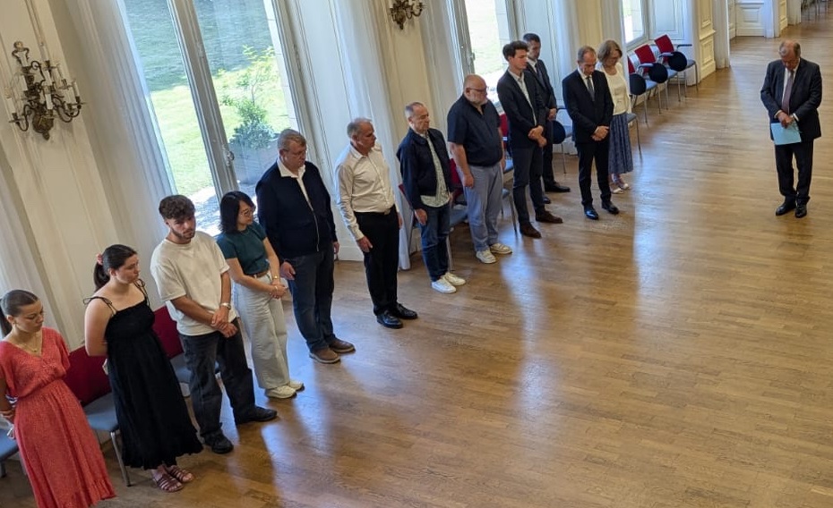 #Hommage | ⚫️ Le préfet de la région Bretagne, préfet d'Ille-et-Vilaine ainsi que les agents des services de l’État ont observé une minute de silence à la mémoire de l'adjudant Stéphane Plunian, décédé dans l'exercice de ses fonctions le 6 juin dans l’Yonne.