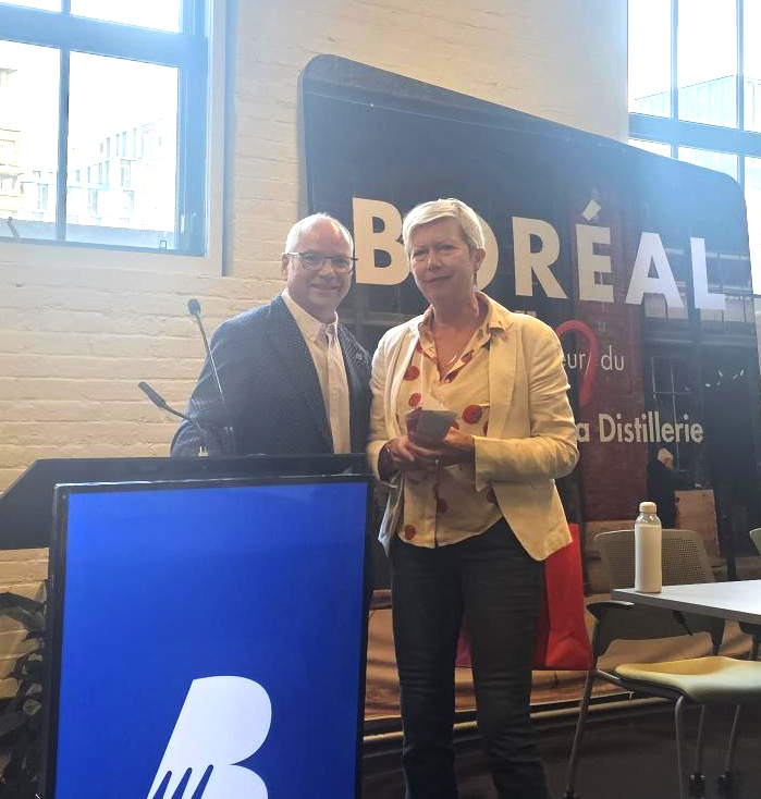 collegeboreal's tweet image. Pour bien débuter la fin de semaine, retour en images sur les meilleurs moments de la rencontre du personnel de Boréal. 30 ans de fidélité, des départs marquants et une équipe toujours aussi dévouée. Merci et bravo!  👉 tinyurl.com/yjjs3zc6 #OnFr #UnChoixQuiChangeTout