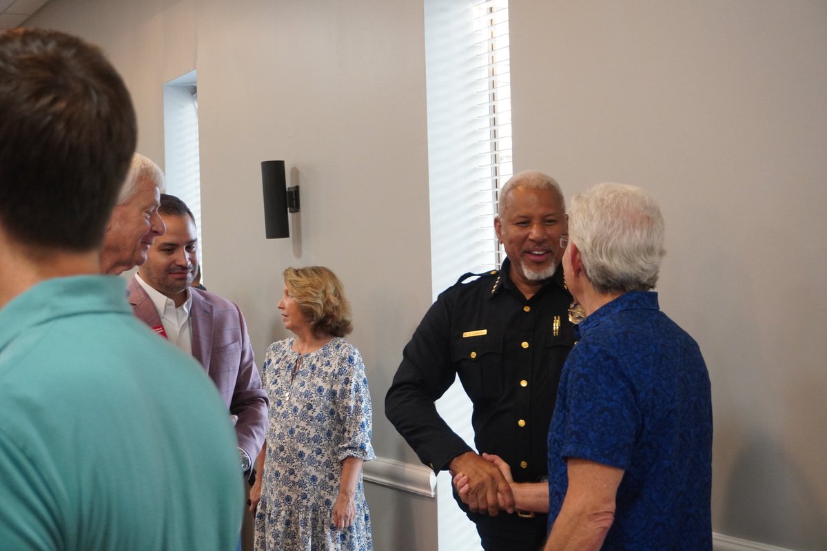 ChiefComeauxDPD's tweet image. Great start to the morning connecting with local leaders over breakfast with the Exchange Club of Lake Highlands and Councilmember Stewart. Meaningful connections like these help us stay connected and focused on what truly matters.