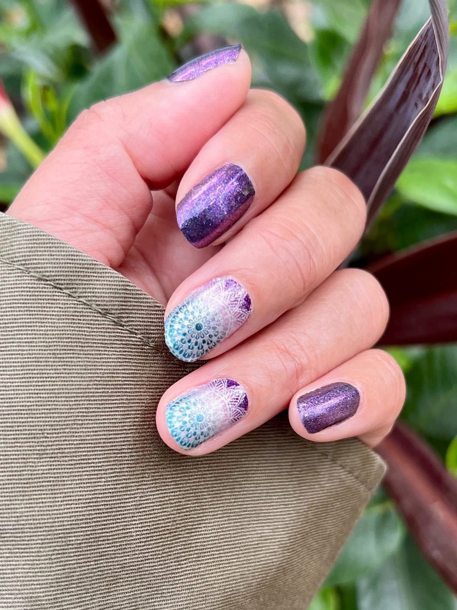 RockinSomeStrip's tweet photo. 🚨 FLASHBACK FAVES WEEK #2! 🚨
✨ Cosmic Cloud – dreamy, starry purple shimmer that’s pure magic.
💆♀️ Drop & Give Me Zen – peaceful purple-to-teal ombré giving total spa day vibes.
-> https://t.co/gff7w1WMrJ
#colorstreet #diynails #nailart #manicure #notoolsneeded #ohio #ohiostate https://t.co/MtAXJvzJlr