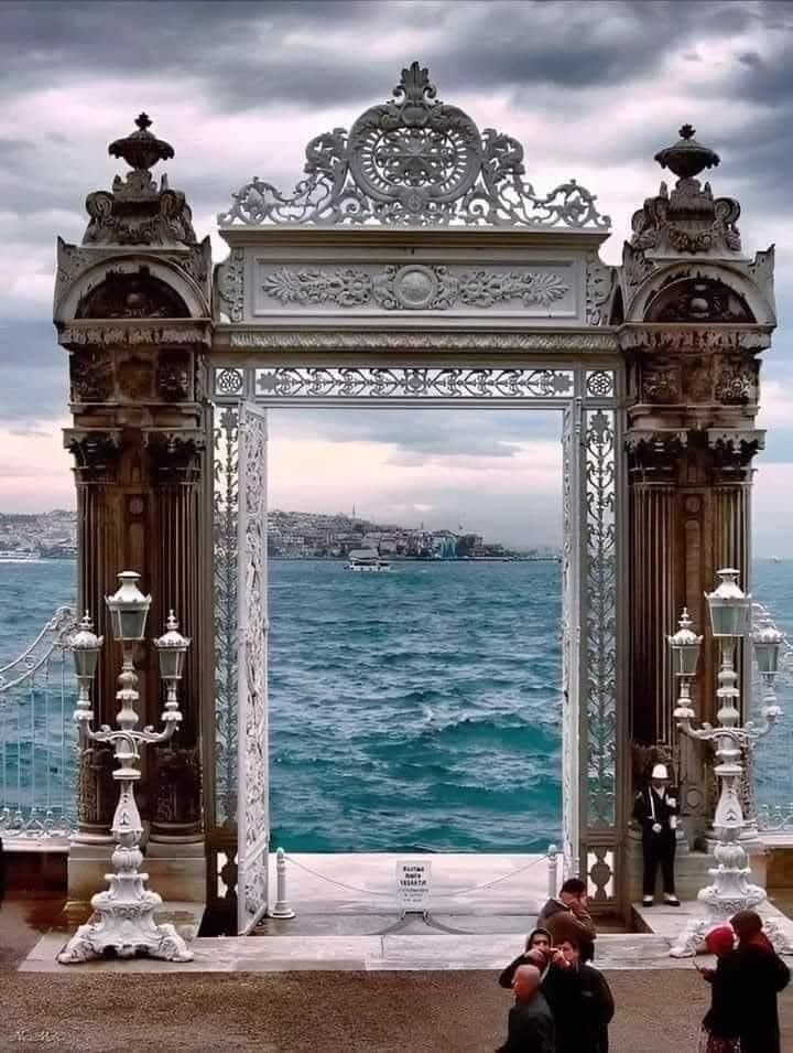 Sfran_34's tweet image. Tavır bir seçimdir. 
Mutluluk bir seçimdir. 
İyimserlik bir seçimdir. 
Kibarlık bir seçimdir. 
İyilik bir seçimdir. 
Vermek bir seçimdir. 
Saygı bir seçimdir. 
Seçtiğiniz şey,
olduğunuz şey olur. 
Bilgece seçin.