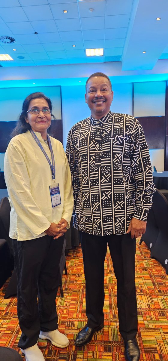 ShantaPatel10's tweet photo. The day has been a systems wake-up call
and a signal that the week ahead holds
space for co-creation, redesign, and real
alignment.
#9thEAPC #Agilephilanthropy
#Systemschange #aidshifts #alignment #BrianKagoro #MamadouBitenga #IrumbaHoughton https://t.co/soZr8U2TLb