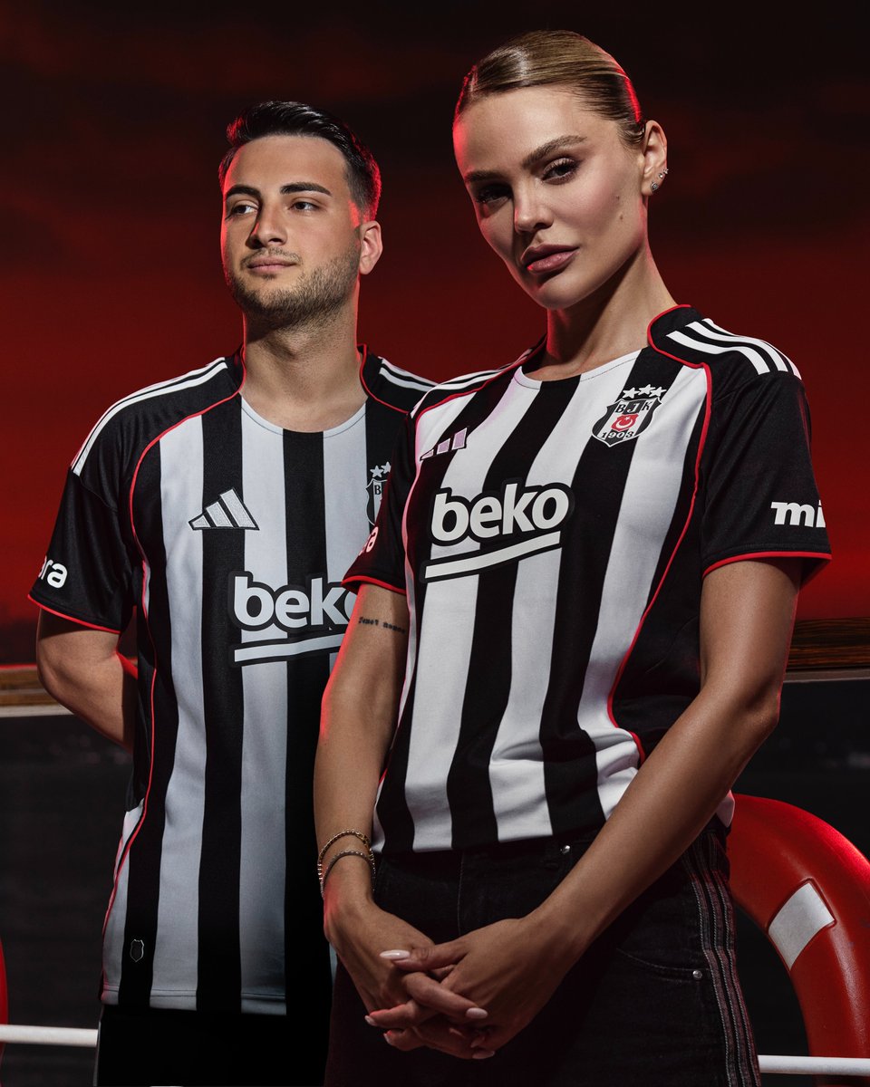 Siyahı asaletinden, beyazı tarihinden.

Beşiktaş JK 2025-2026 dış saha forması 19:03'te satışta.

#BurasıBeşiktaş